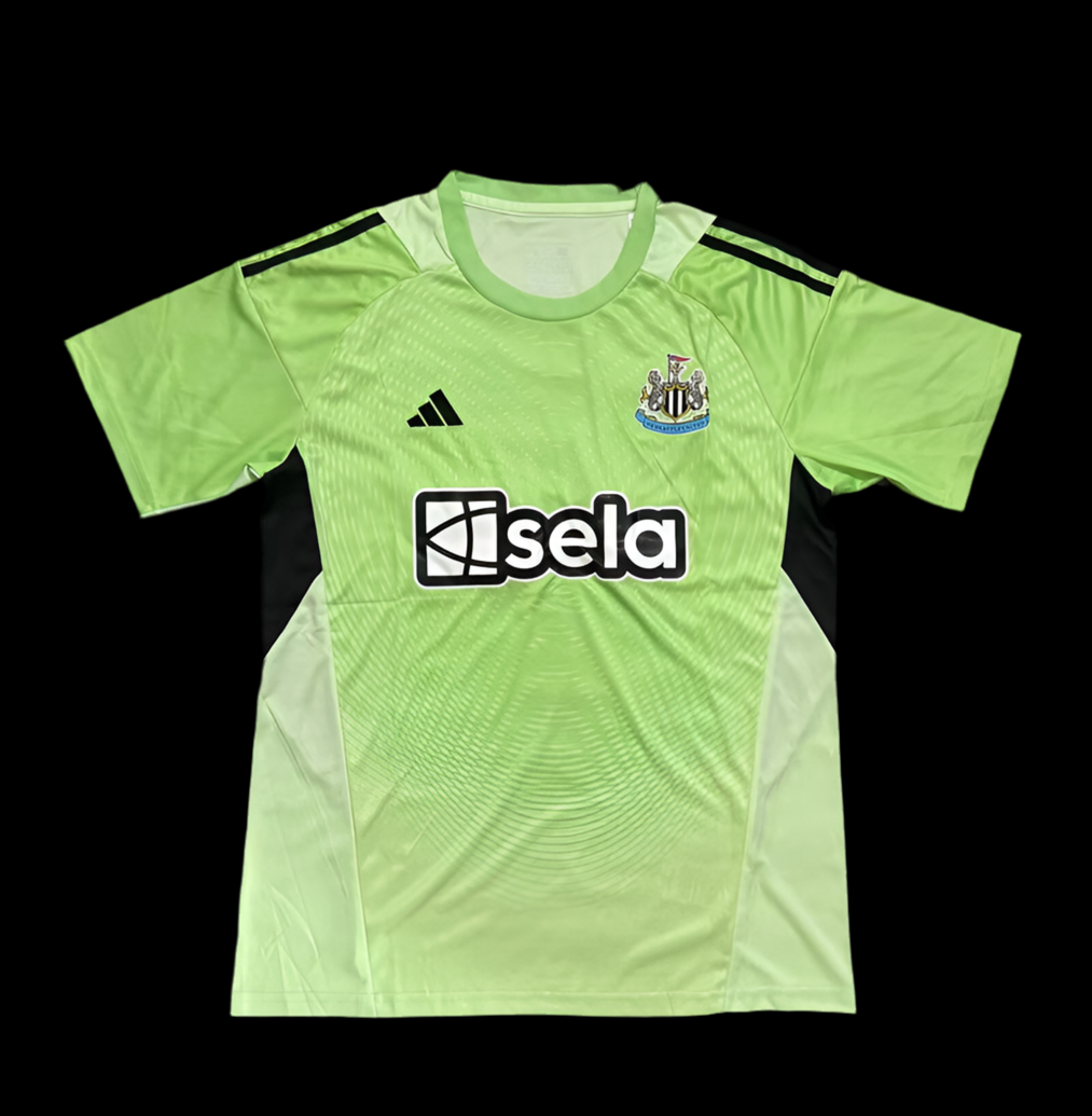 Newcastle goalkeeper 2025-2026