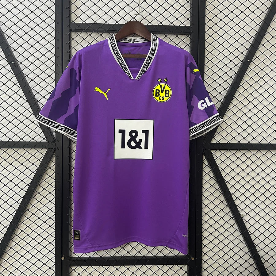 Dortmund goalkeeper 2025-2026 Violet