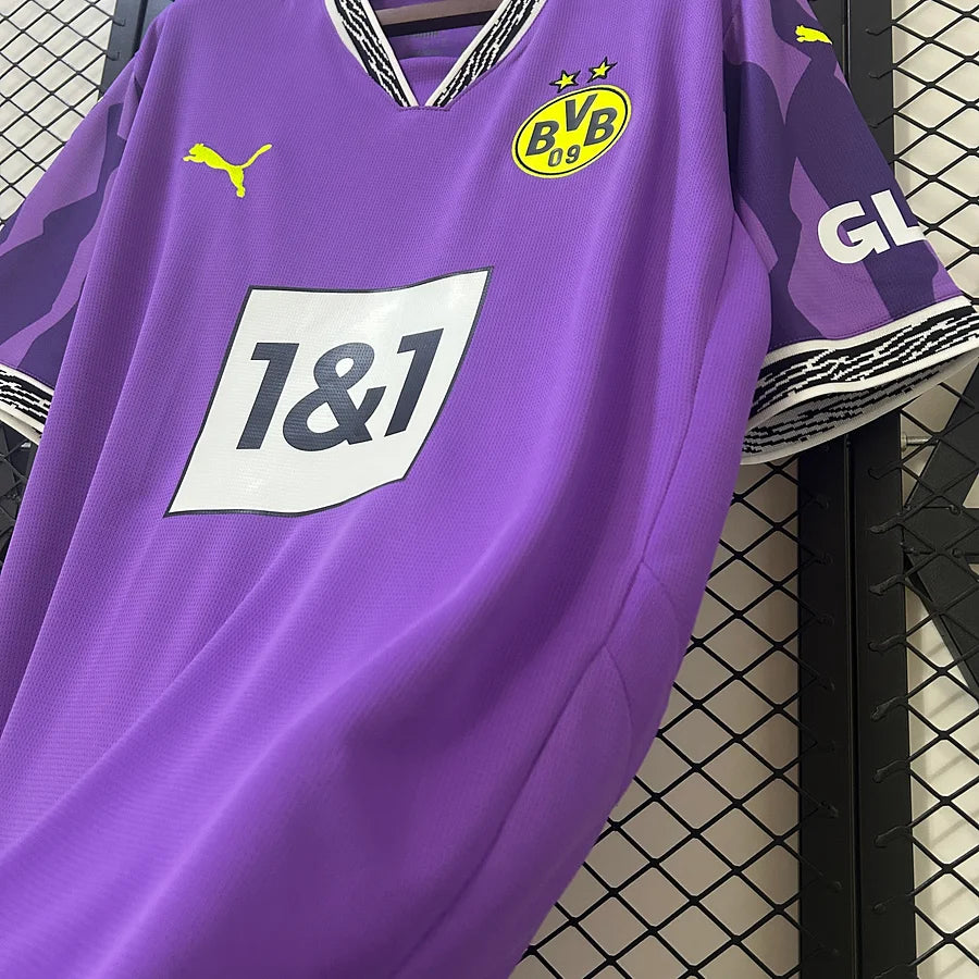 Dortmund goalkeeper 2025-2026 Violet