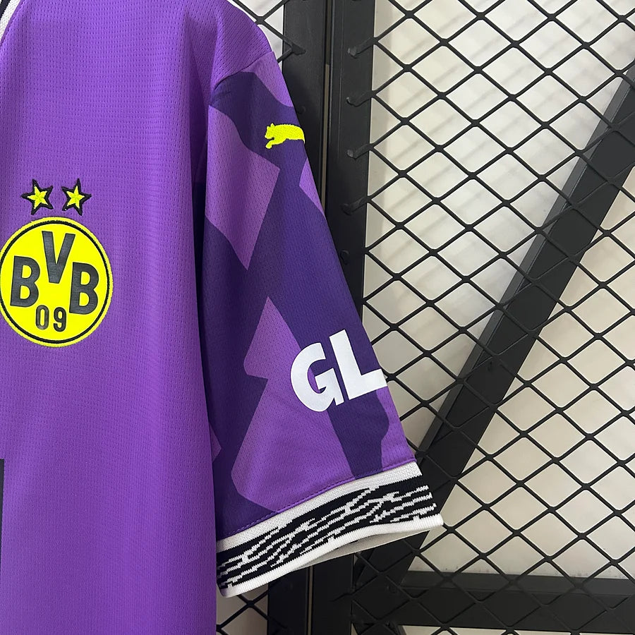 Dortmund goalkeeper 2025-2026 Violet
