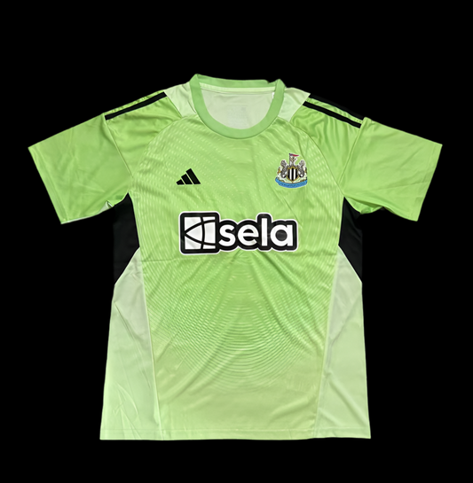 Newcastle goalkeeper 2025-2026