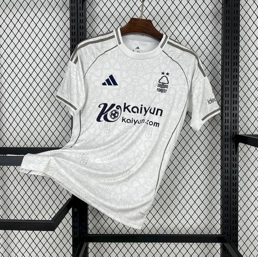 Nottingham Forest extérieur 2025-2026